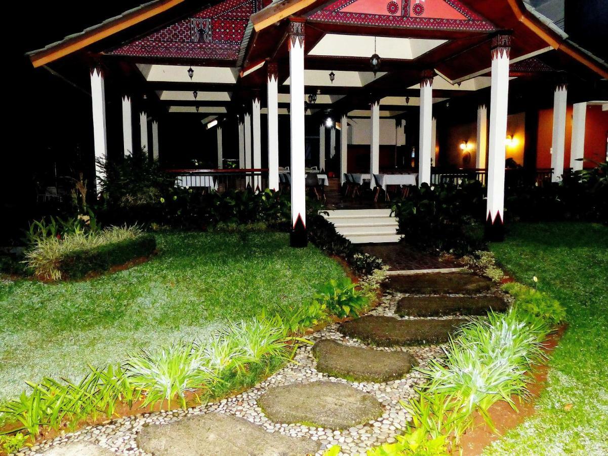 Toraja Torsina Hotel Рантепао Экстерьер фото